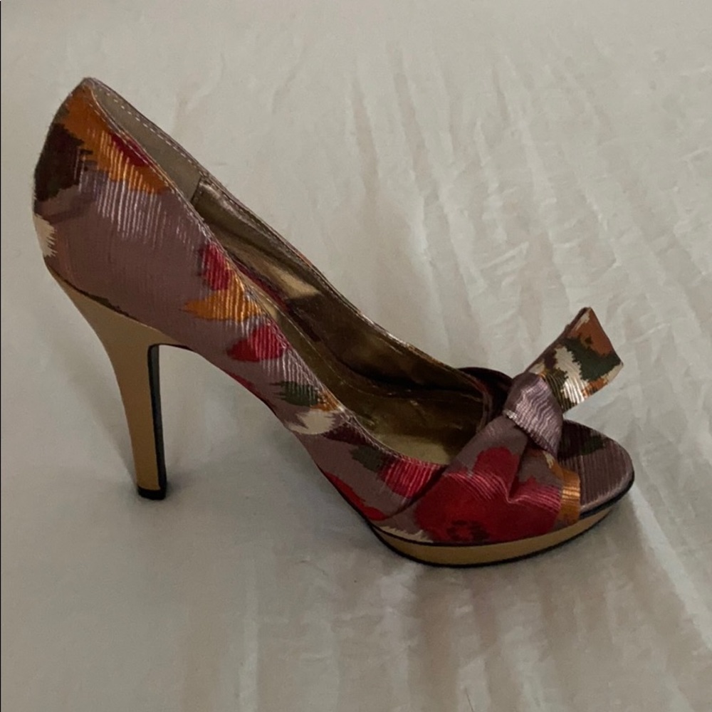 High heeled dress pump